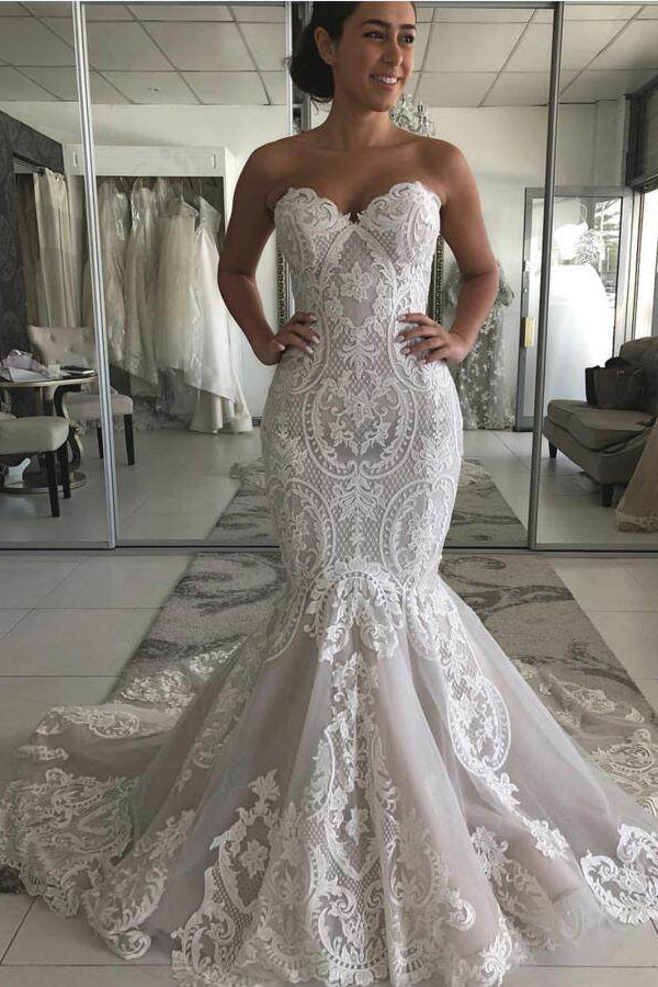 Wunderschönes Brautkleid im Meerjungfrauenstil mit tiefer Taille, Kaskadenspitze und Hofschleppe