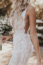 Mermaid/Trumpet Attractive Floor-length V-neck Lace Wedding Dress