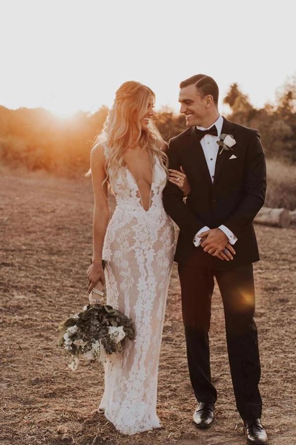 Mermaid/Trumpet Attractive Floor-length V-neck Lace Wedding Dress