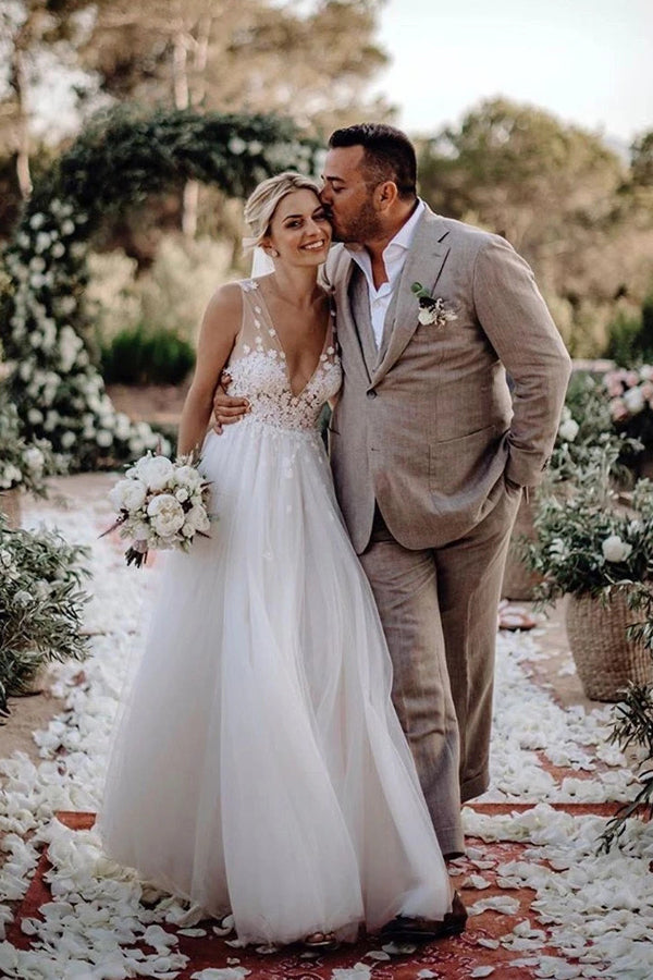 Marvelous Tulle V-neck A-line Wedding Dresses With Flowers Bridal Gowns