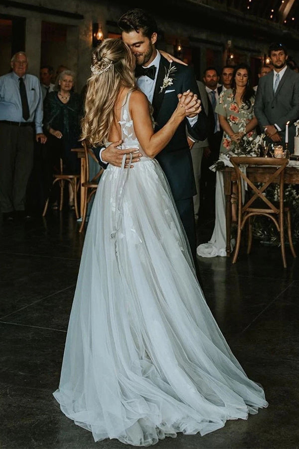 Marvelous V-neck A-line Wedding Dresses Appliques Tulle Bridal Gowns