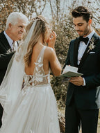 Marvelous V-neck A-line Wedding Dresses Appliques Tulle Bridal Gowns