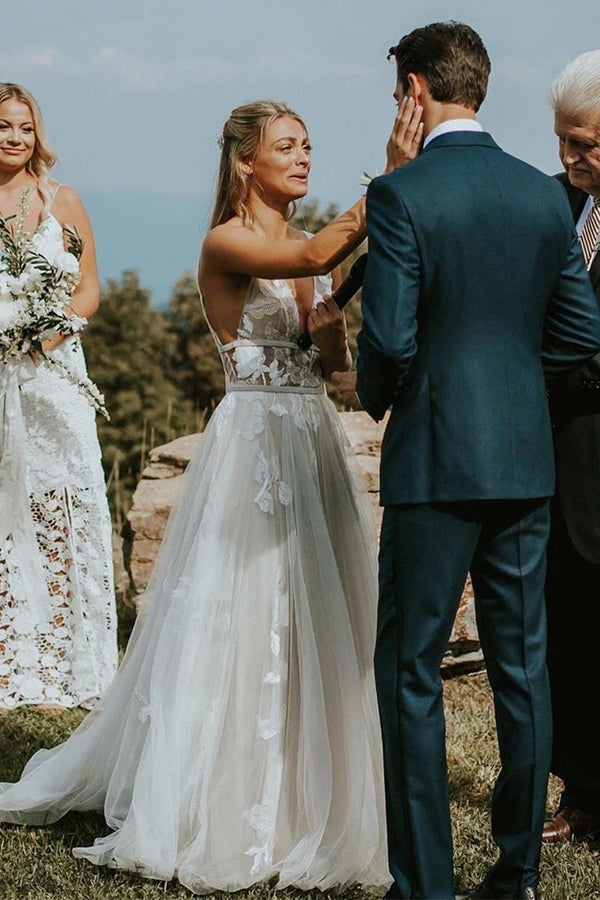 Marvelous V-neck A-line Wedding Dresses Appliques Tulle Bridal Gowns