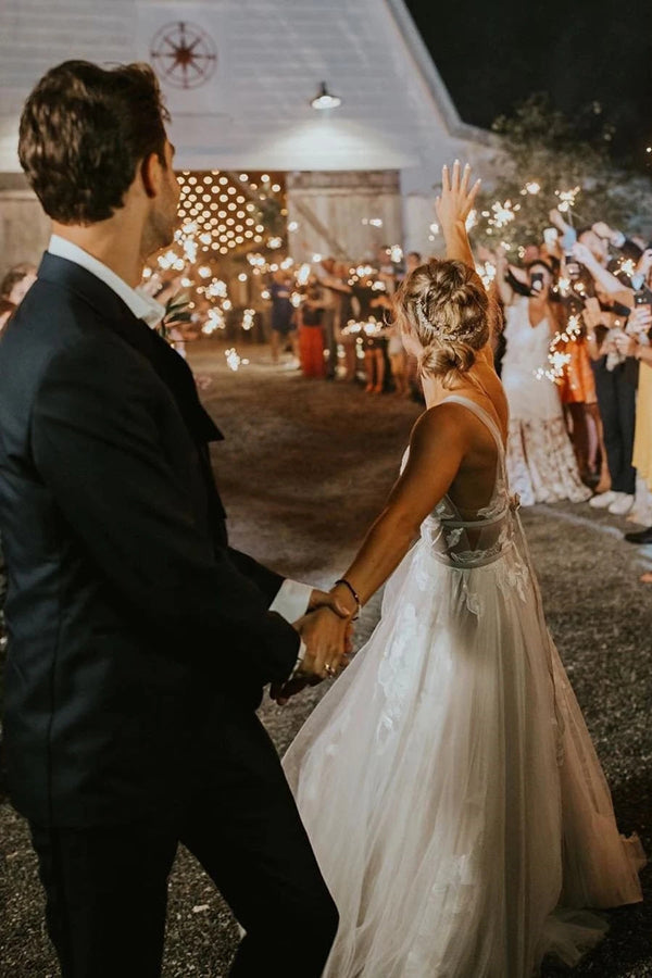 Marvelous V-neck A-line Wedding Dresses Appliques Tulle Bridal Gowns