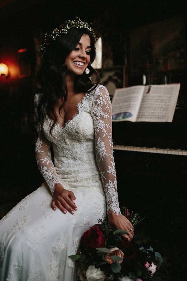 Hermosos vestidos de novia de sirena con escote en V, espalda abierta, encaje, mangas largas y cola