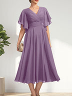 A-Linien-Chiffonkleid mit V-Ausschnitt, Teelänge und plissierter Perlenstickerei für die Mutter der Braut