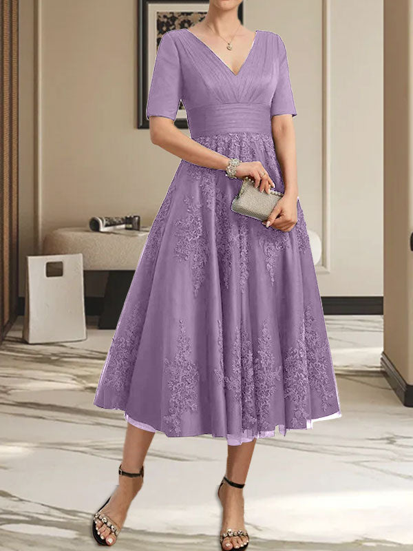 A-Linien-Kleid mit V-Ausschnitt, Teelänge, Tüllspitze und Falten für die Mutter der Braut