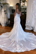 Vestido de novia de tul sin mangas con escote corazón, tirantes finos y apliques