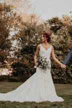 Meerjungfrauen-Hochzeitskleid mit V-Ausschnitt, Spitze und Perlenbesatz, Schleppe, Brautkleid