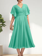 A-Linien-Chiffonkleid mit V-Ausschnitt, Teelänge und plissierter Perlenstickerei für die Mutter der Braut