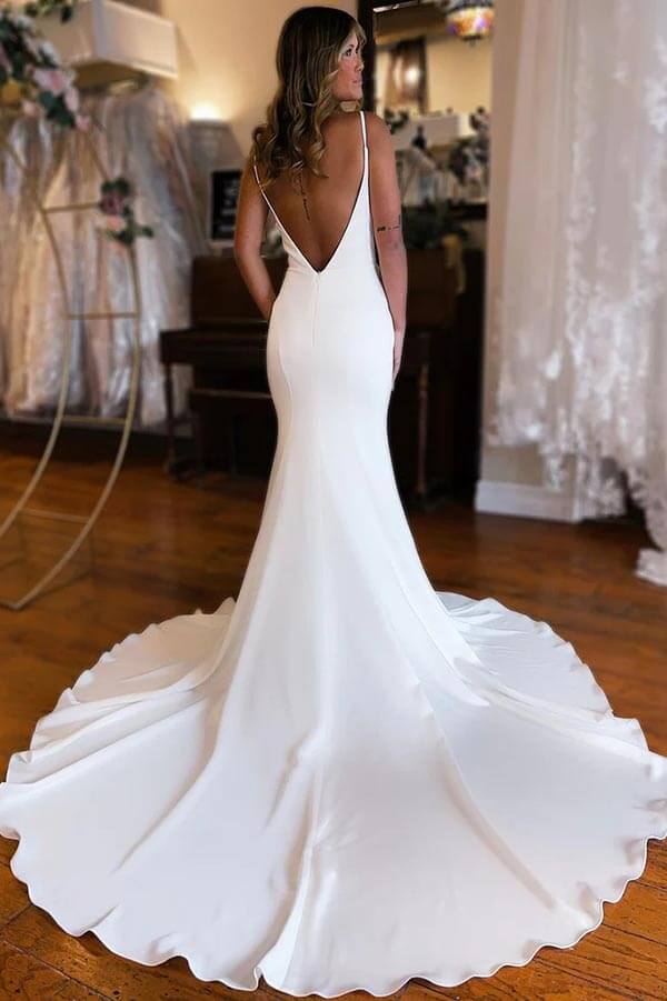 Elegante Brautkleider im Meerjungfrauenstil aus Satin mit tiefem V-Ausschnitt und Schleppe
