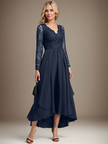 A-Linien-Kleid aus Chiffon mit V-Ausschnitt und asymmetrischer Spitze für die Mutter der Braut