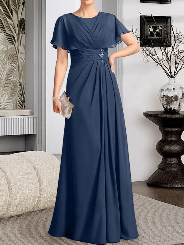 A-Linien-Kleid aus Chiffon mit Rundhalsausschnitt und bodenlanger Verarbeitung, verziert mit plissierten Perlen.