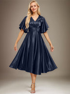 A-Linien-Kleid aus Stretch-Satin mit V-Ausschnitt, Teelänge, Perlenstickerei und Falten für die Mutter der Braut 