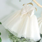 Niedliches Kleid für die Erstkommunion, Prinzessinnenkleid für Kleinkindergeburtstage 