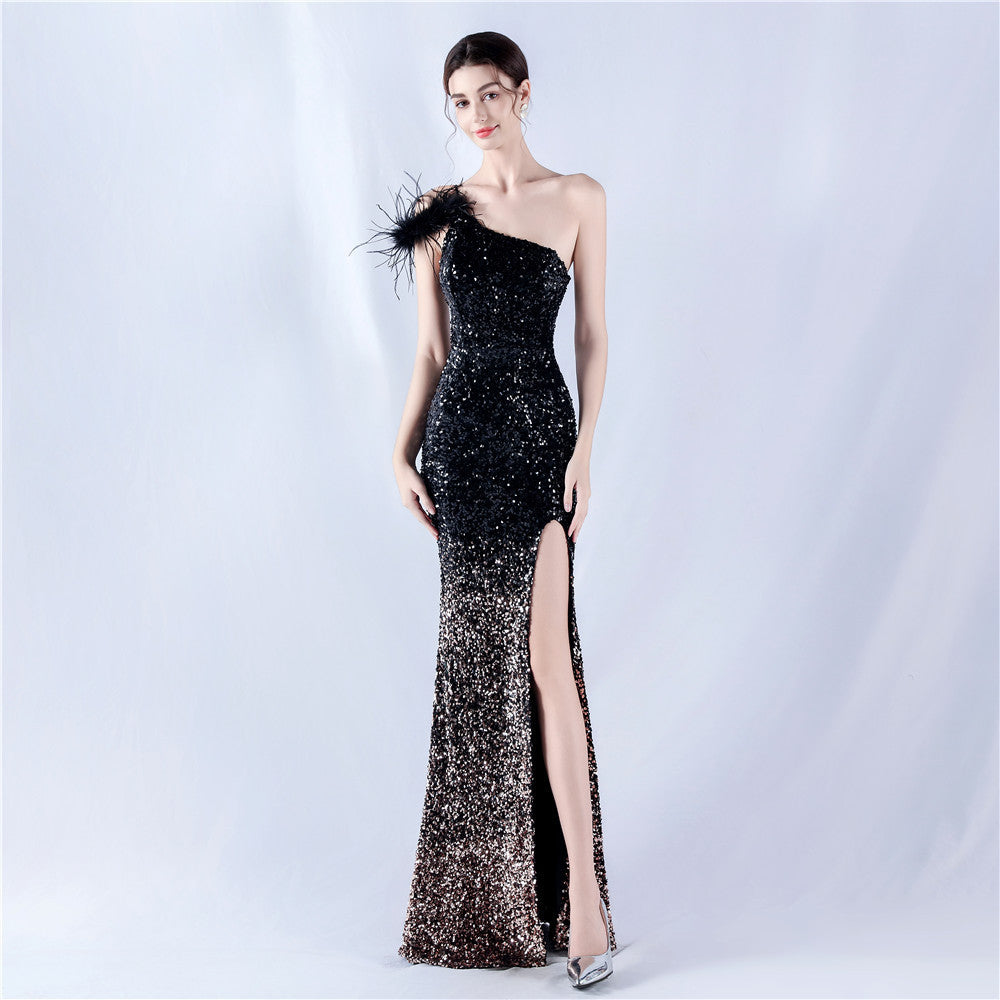 The new dress gradually changes the fleece bottom bead sheet process and orders the ostrich hair single shoulder oblique collar high fork evening dress