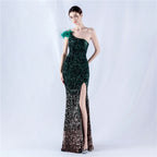 The new dress gradually changes the fleece bottom bead sheet process and orders the ostrich hair single shoulder oblique collar high fork evening dress