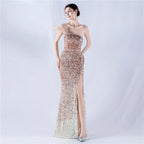 The new dress gradually changes the fleece bottom bead sheet process and orders the ostrich hair single shoulder oblique collar high fork evening dress