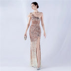 The new dress gradually changes the fleece bottom bead sheet process and orders the ostrich hair single shoulder oblique collar high fork evening dress