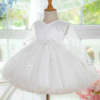 Elegantes weißes Baby-Taufkleid aus Netzstoff 