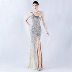 The new dress gradually changes the fleece bottom bead sheet process and orders the ostrich hair single shoulder oblique collar high fork evening dress