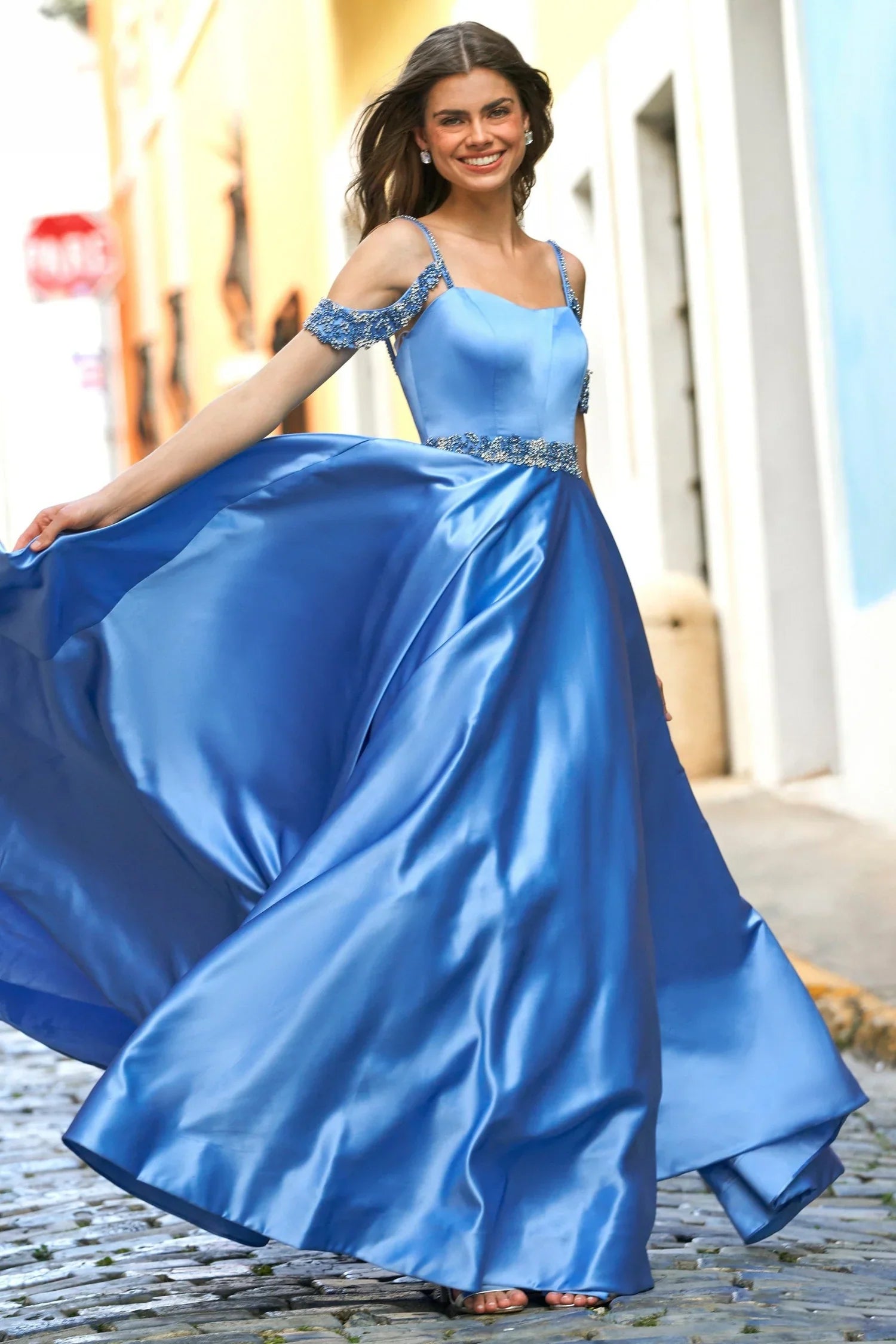 Off-Shoulder Spaghettiträger Kristallperlen Ballkleid Satin Abschlussballkleider