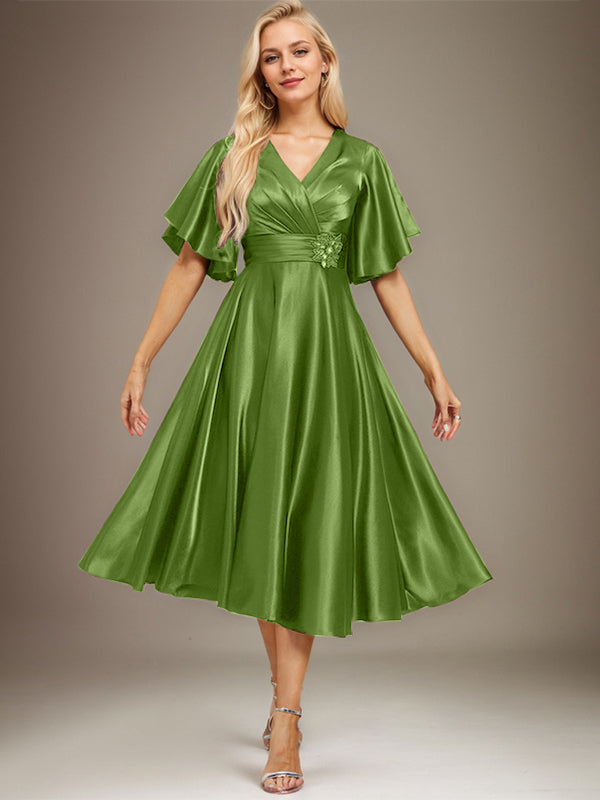 Vestido de madre de la novia de satén elástico con escote en V, largo hasta la rodilla, con cuentas y pliegues 