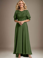 A-Linien-Kleid mit asymmetrischem Chiffon-Spitzenausschnitt und Perlenstickerei für die Mutter der Braut. 