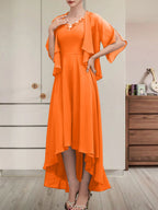 A-Linien-Kleid aus Chiffon mit V-Ausschnitt, asymmetrischem Muster und Perlen- und Paillettenbesatz für die Mutter der Braut