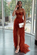 Vestido de fiesta largo con corpiño de encaje color óxido y abertura