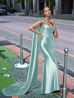 Langes, einseitig schulterfreies Spitzen-Abendkleid mit Schleppe