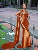 Langes, einseitig schulterfreies Spitzen-Abendkleid mit Schleppe
