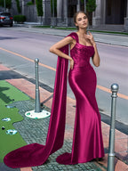 Langes, einseitig schulterfreies Spitzen-Abendkleid mit Schleppe