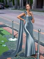 Langes, einseitig schulterfreies Spitzen-Abendkleid mit Schleppe