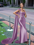 Langes, einseitig schulterfreies Spitzen-Abendkleid mit Schleppe