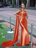 Langes, einseitig schulterfreies Spitzen-Abendkleid mit Schleppe