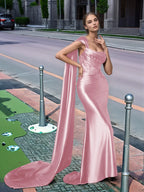 Langes, einseitig schulterfreies Spitzen-Abendkleid mit Schleppe