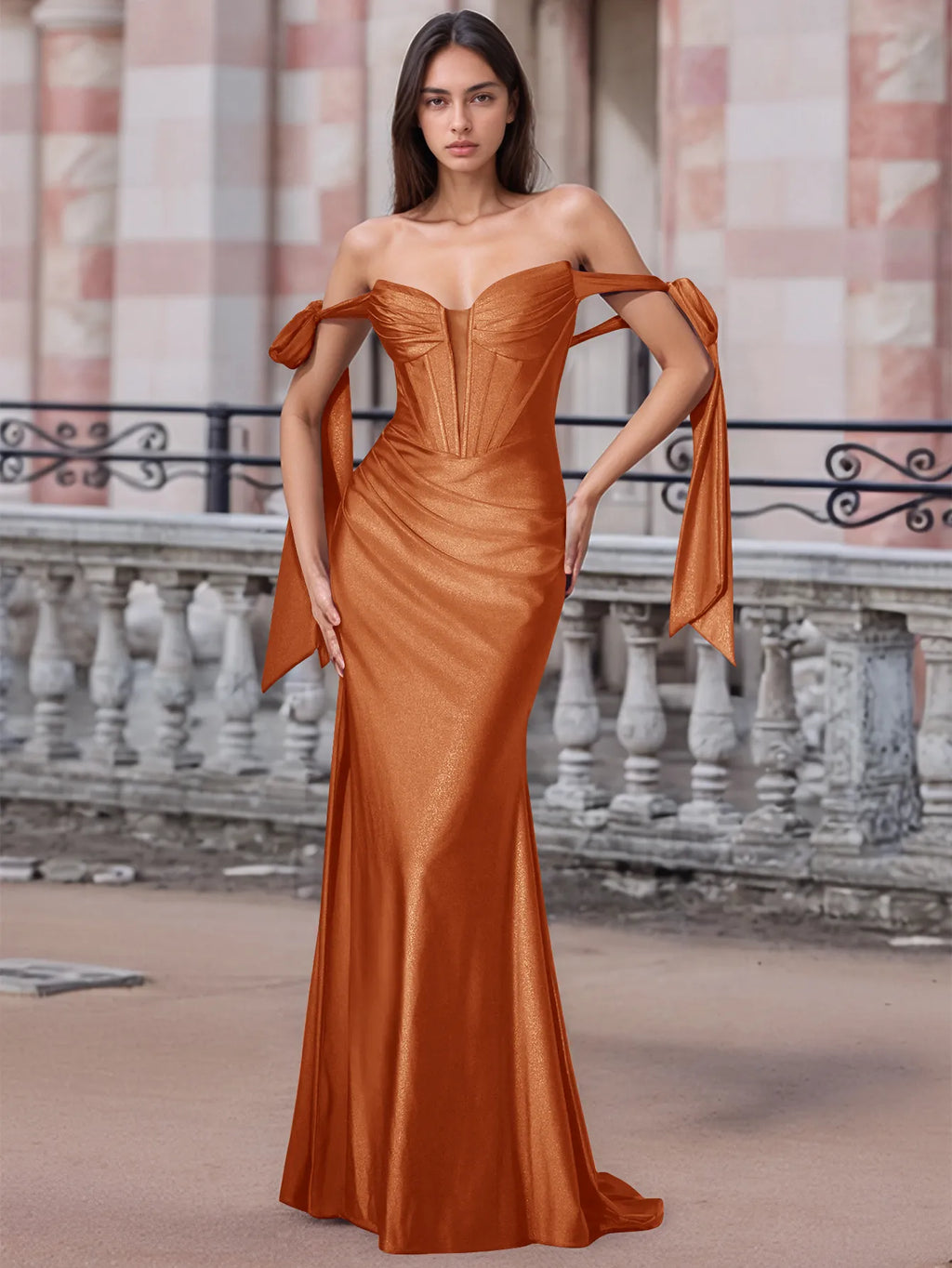 Schulterfreies, geschnürtes Trompeten-Abendkleid