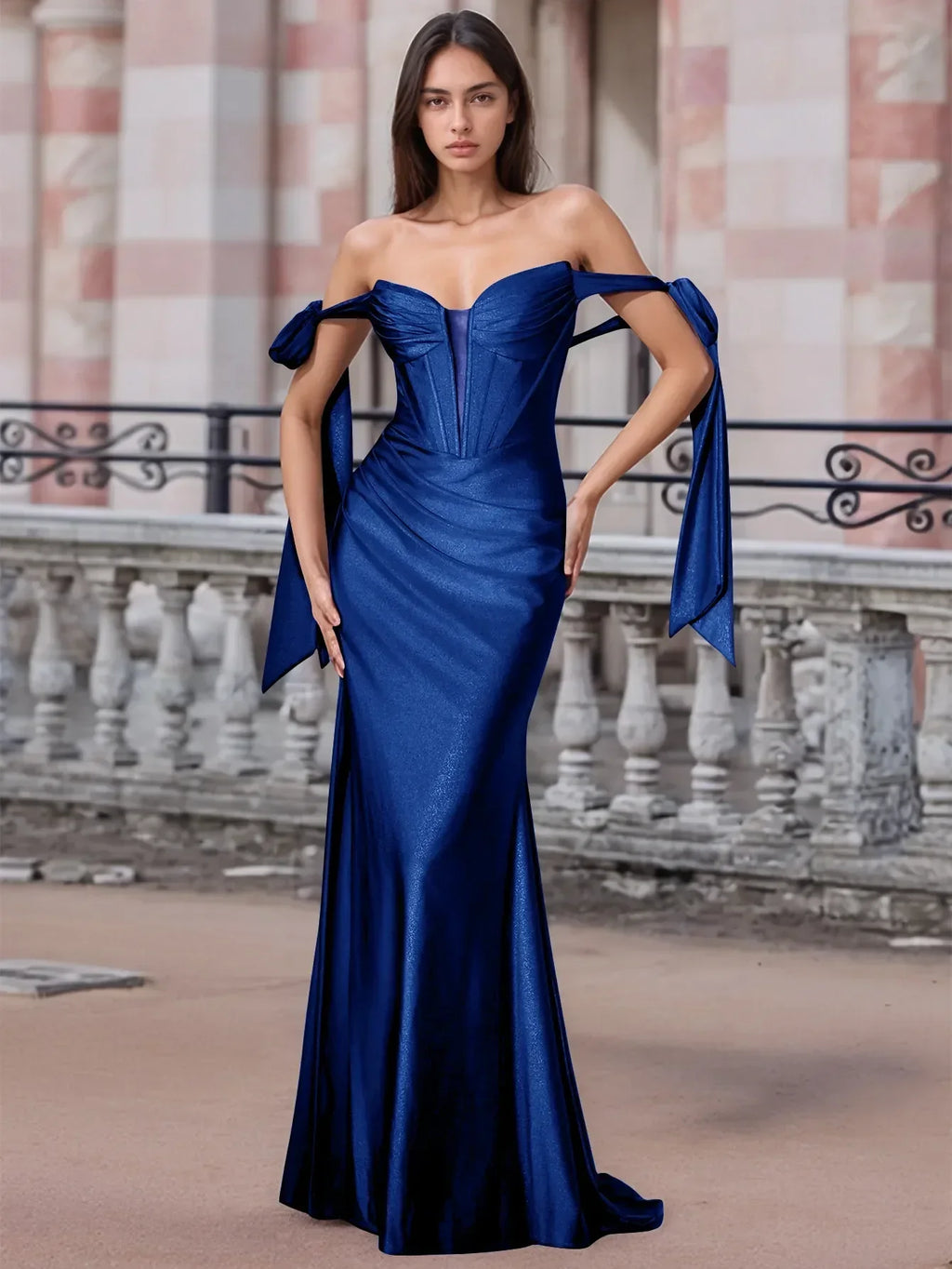 Schulterfreies, geschnürtes Trompeten-Abendkleid