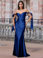 Schulterfreies, geschnürtes Trompeten-Abendkleid