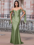 Schulterfreies, geschnürtes Trompeten-Abendkleid