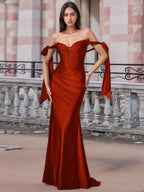Schulterfreies, geschnürtes Trompeten-Abendkleid