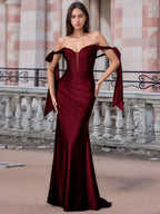 Schulterfreies, geschnürtes Trompeten-Abendkleid