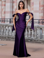 Schulterfreies, geschnürtes Trompeten-Abendkleid