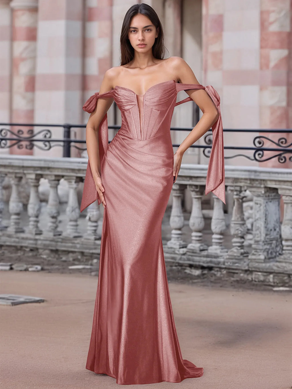Schulterfreies, geschnürtes Trompeten-Abendkleid