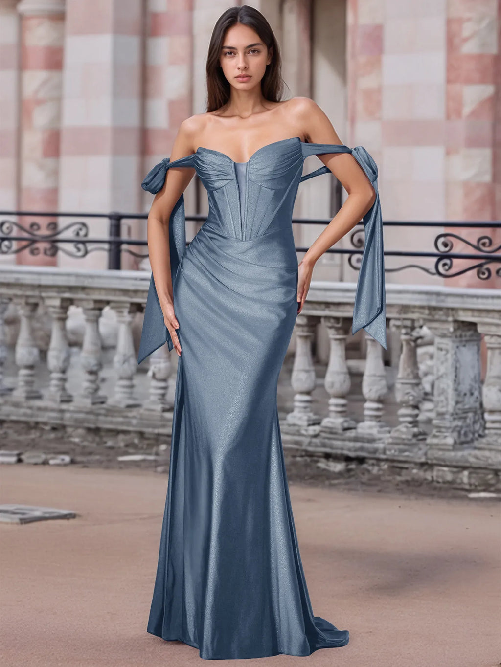 Schulterfreies, geschnürtes Trompeten-Abendkleid