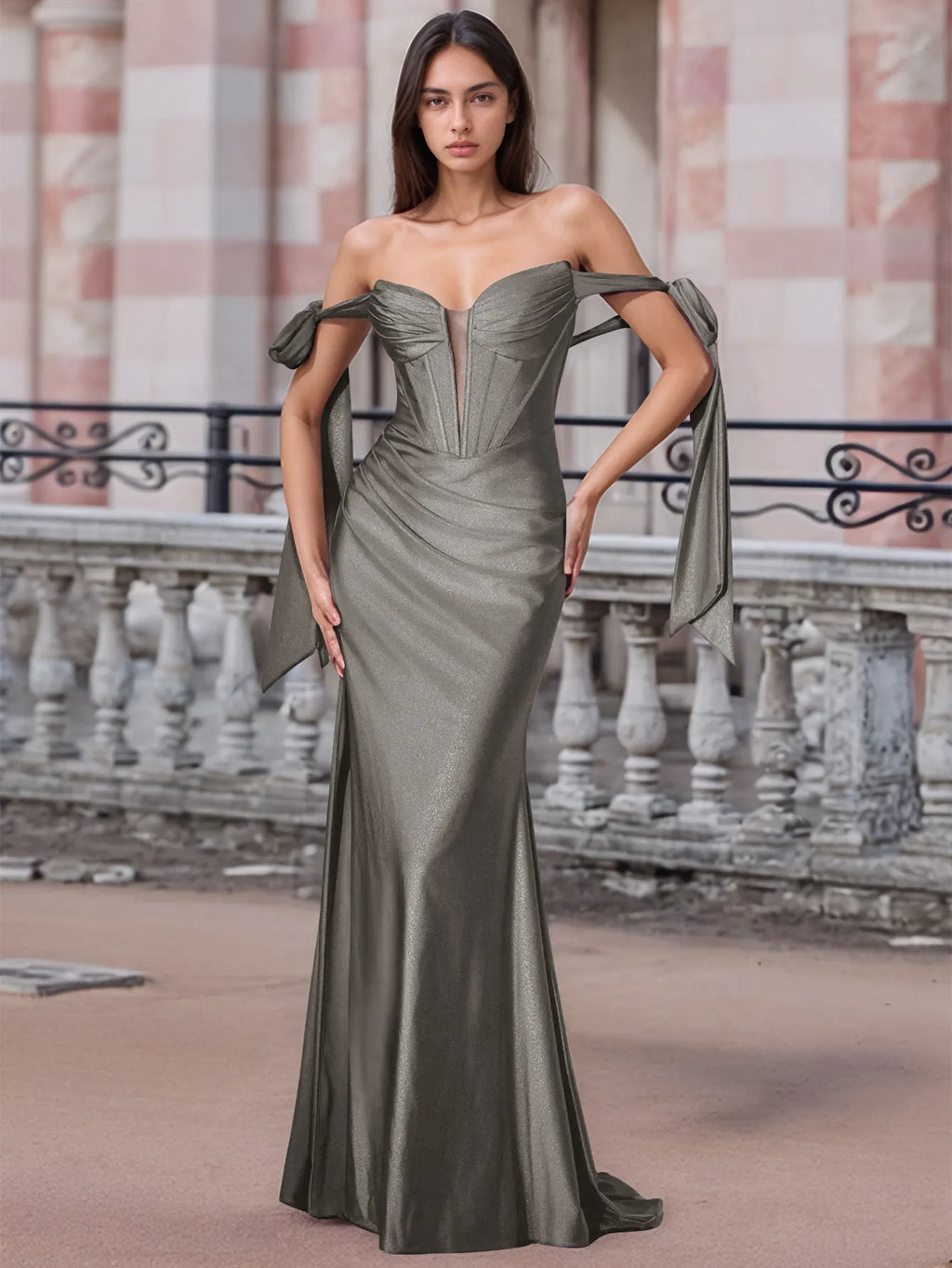 Schulterfreies, geschnürtes Trompeten-Abendkleid