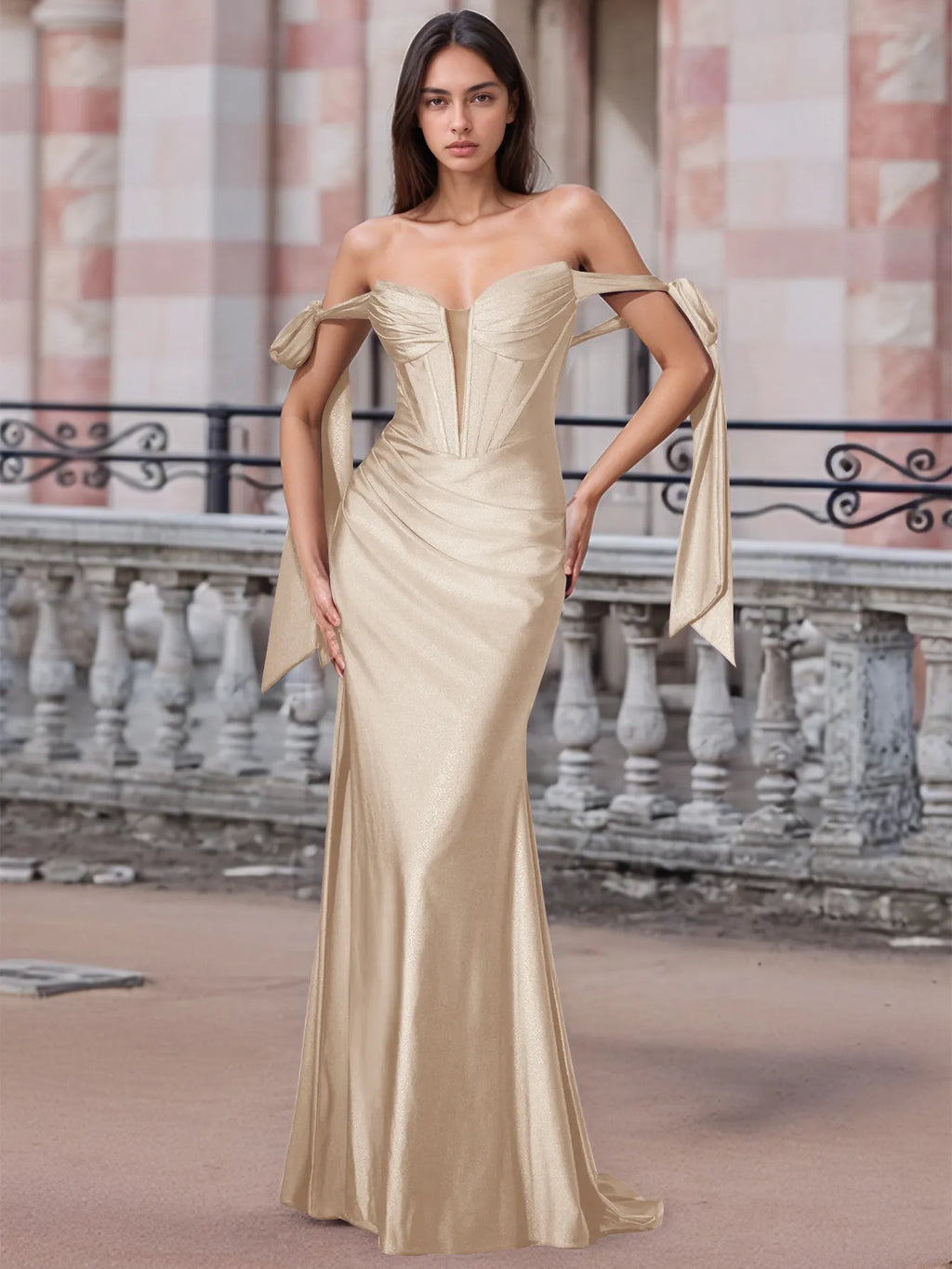 Schulterfreies, geschnürtes Trompeten-Abendkleid