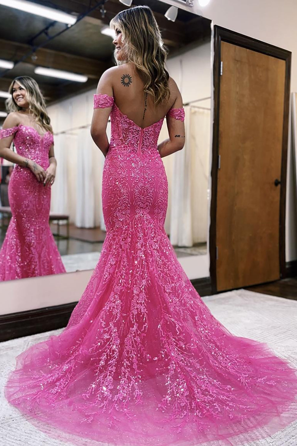 Schulterfreies, langes Meerjungfrauen-Abendkleid mit Applikationen