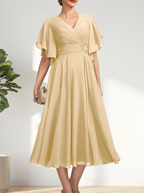 A-Linien-Chiffonkleid mit V-Ausschnitt, Teelänge und plissierter Perlenstickerei für die Mutter der Braut